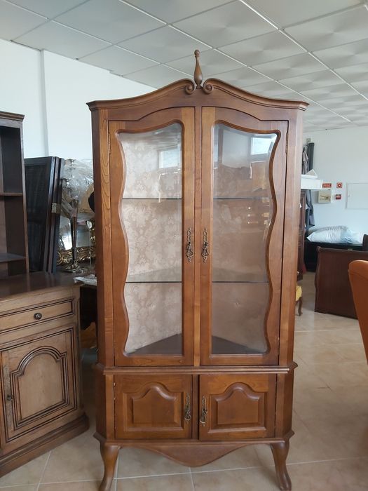 Cristaleira de canto