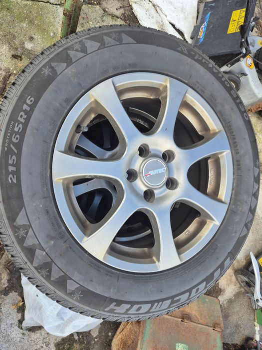 Koła 16 Ford z oponami zimowymi