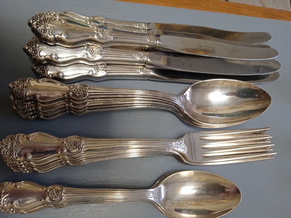 Продам столові прибори мельхіор СРСР троянда.