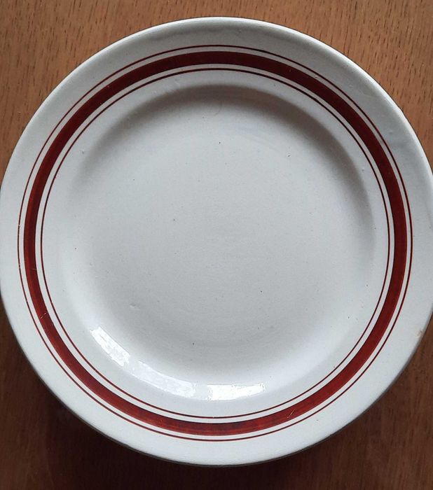 Тарілки фаянсові, супниця- Буди