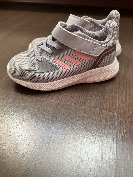Кросівки  adidas 26 р