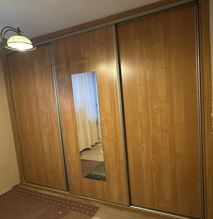 Szafa przesuwna, front