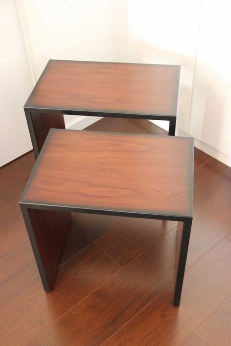 Conjunto de três mesas de apoio - Madeira maciça