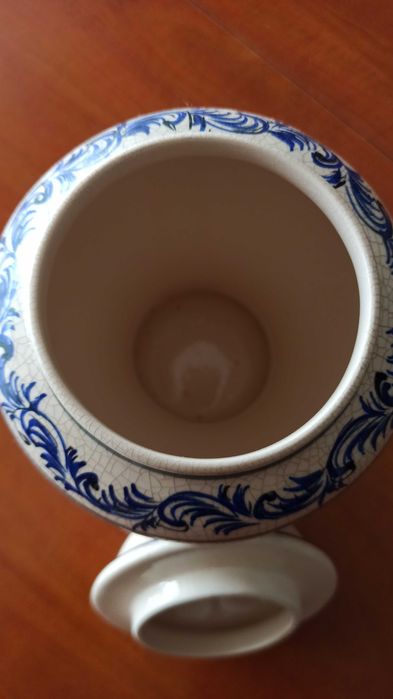 Pote decorativo cerâmica de Alcobaça, pintado à mão.