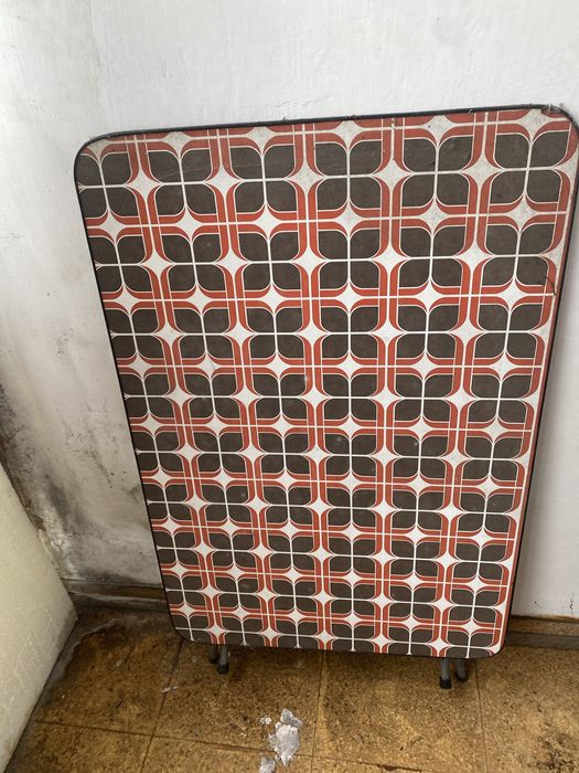 Mesa em bom estado para campismo1,20cm- 90 cm