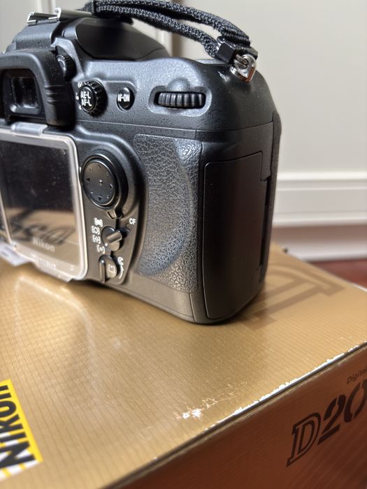 Nikon d200 - stan kolekcjonerski, ok 3900 przebieg migawki - CCD