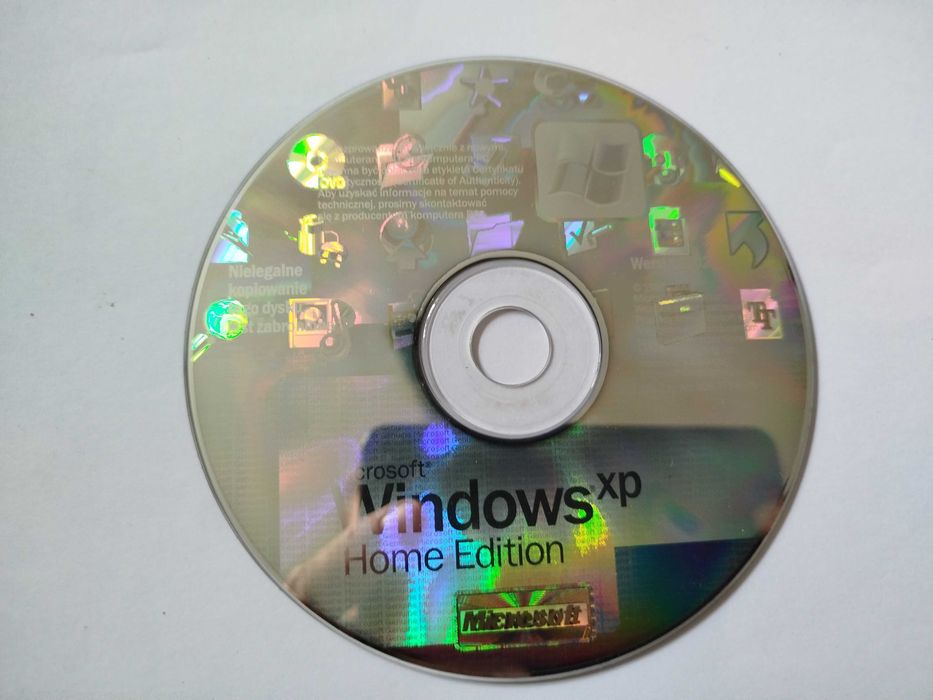 Nośniki Windows XP PRO i HOME oraz OFFICE 2000 SB.
