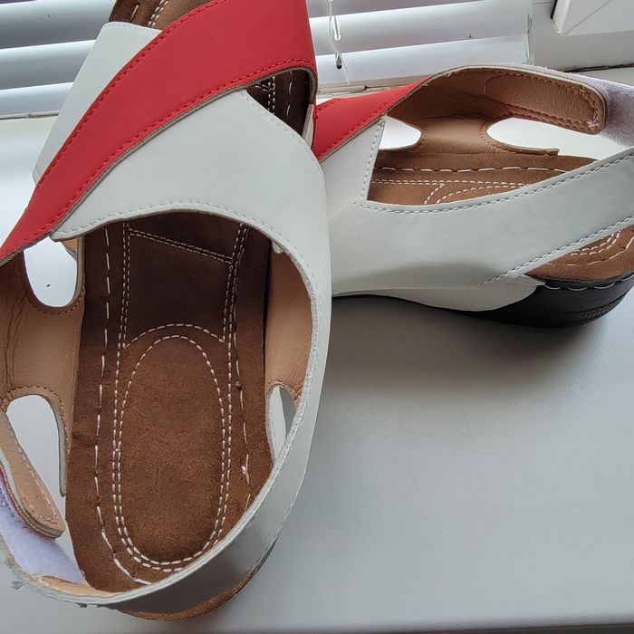 Босоніжки, нові та легкі