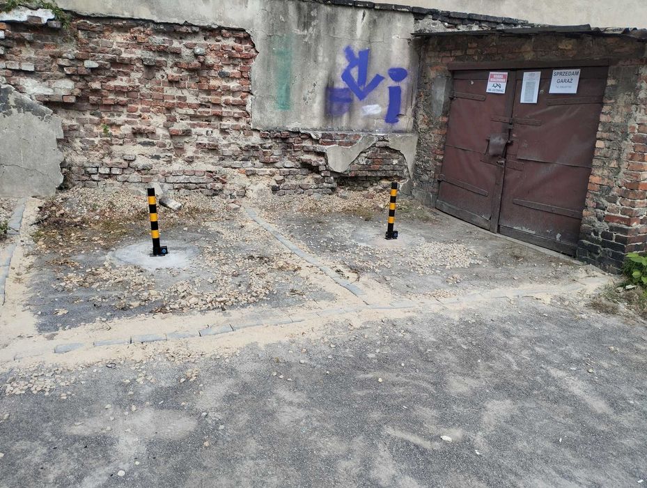 Garaż Magazyn Parking wraz z 2 miejscami parkingowymi 30 m2 Katowice !