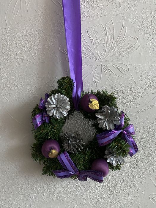 Wianek na drzwi bozonarodzeniowy fioletowy