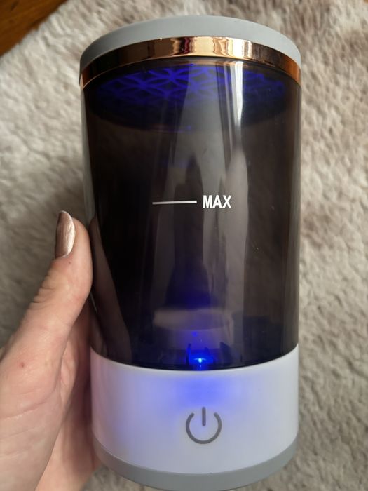 Maszynka / urzadzenie do czyszczenia pedzli