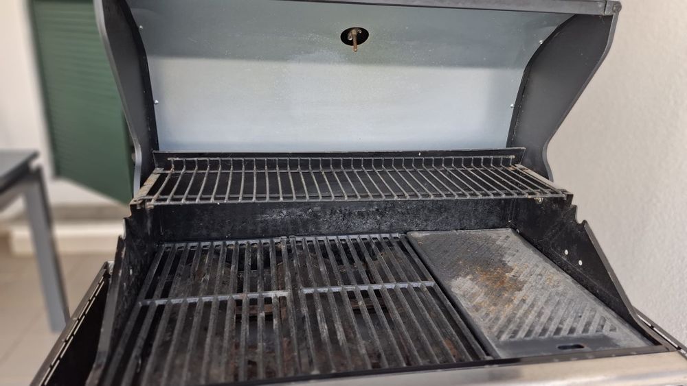 BBQ / barbecue a gás Naterial - 3 pontos de grelha e 1 chapa