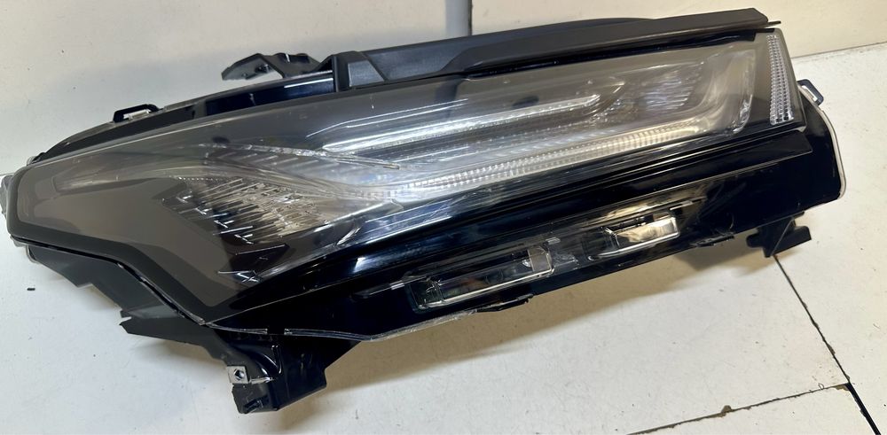 Фара права Chevrolet traverse 2022 2023 85157670