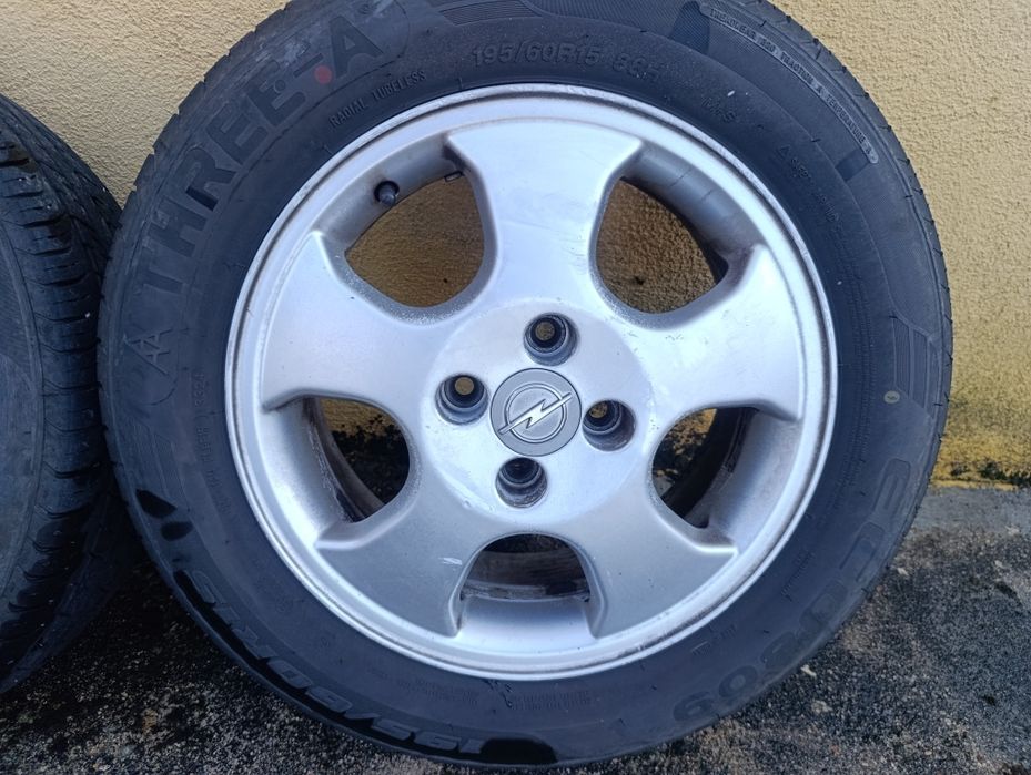 Jantes Liga Leve R15 com Pneus