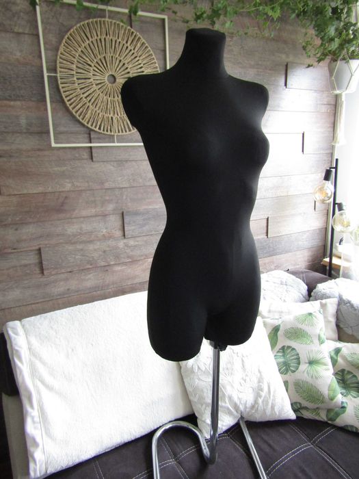 Manekin krawiecki wieszak damski czarny ekspozytor