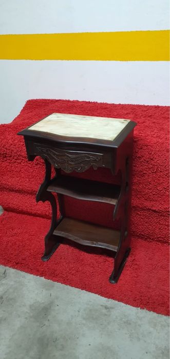 Móvel de apoio de sala