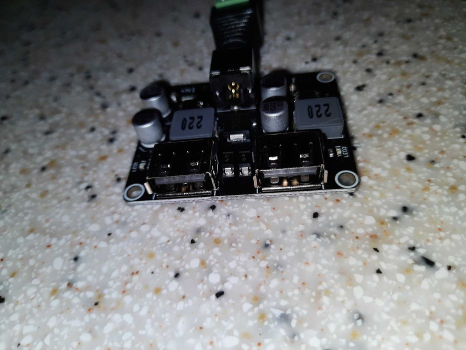 Швидка зарядка USB від аккумулятора 6-32В