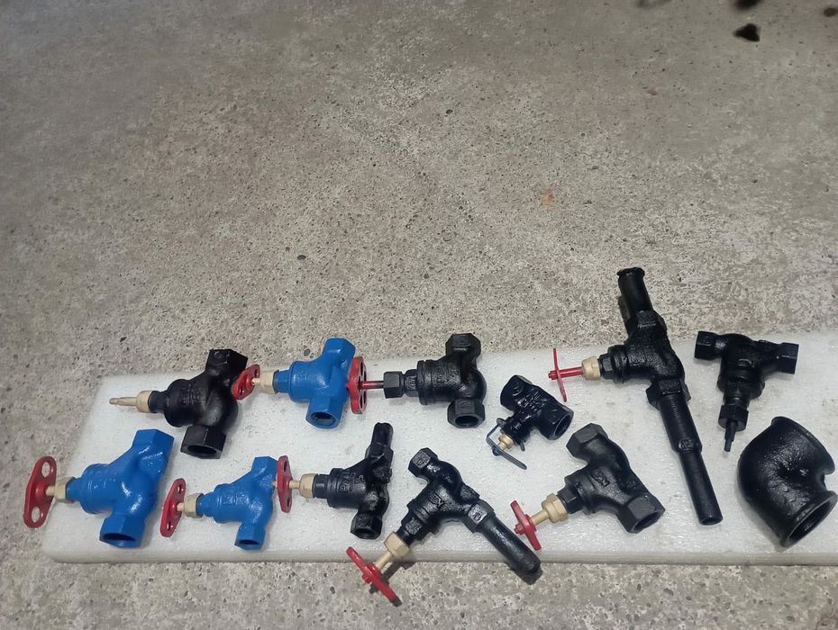 Крани для води гвинтові