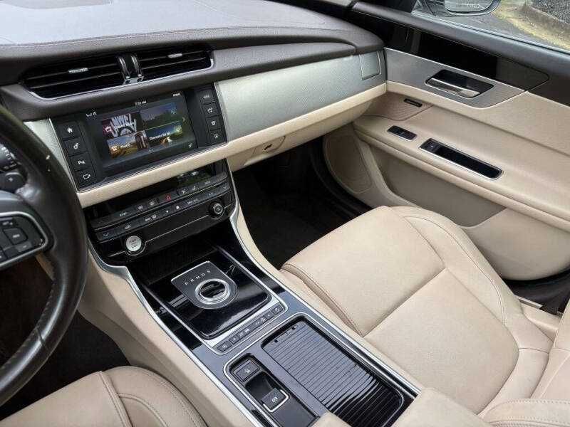 2017 Jaguar XF 35t Premium