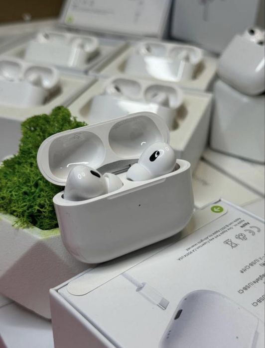 Навушники Apple AirPods Pro 2 з шумопоглинанням бездротові