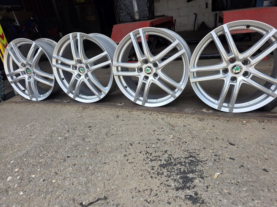 Felgi Aluminiowe Skoda-R19 5x112 ET45-8J