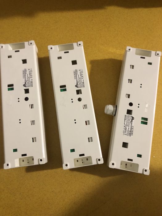 3 luzes de emergencia