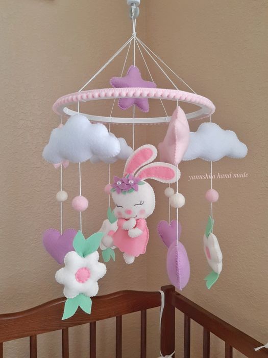 Мобіль для дівчинки ручної роботи