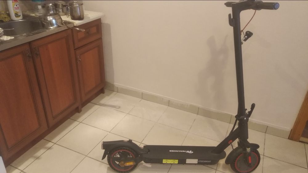 Електросамокат новий