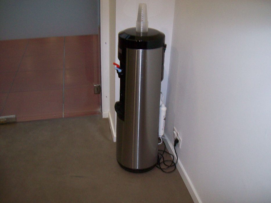 Dystrybutor do wody goracej schłodzonej. Bez butli. Limitu