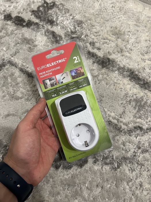 Реле контролю напруги з дисплеєм/цифрове 16A 140-180В/230-280В