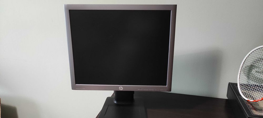 Monitor hp 19 cali