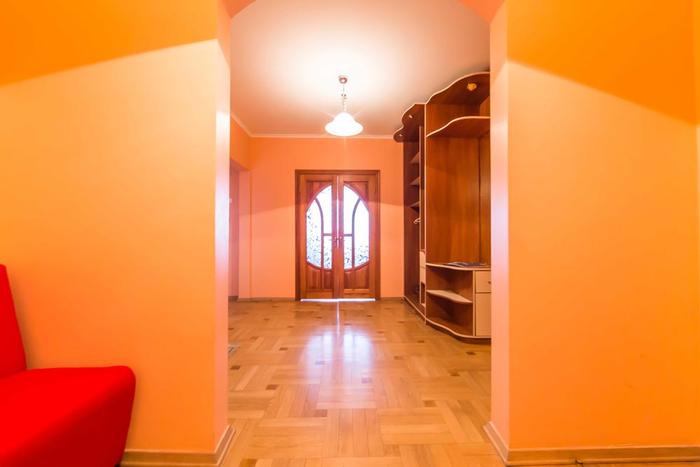 Шикарный хостел при свете, Оболонь, Героев Днепра, Дрим Таун.