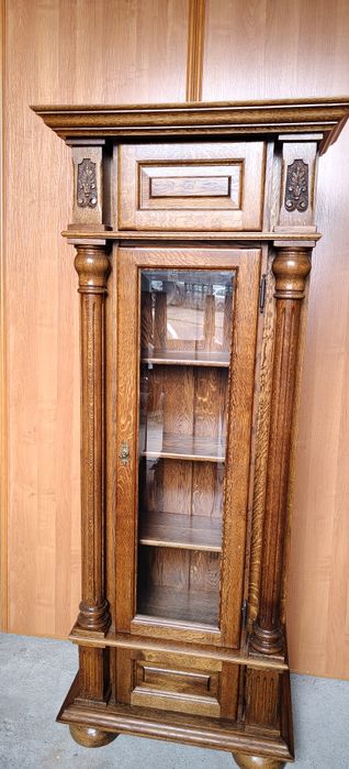 Stylowa przeszklona witryna  lite drewno