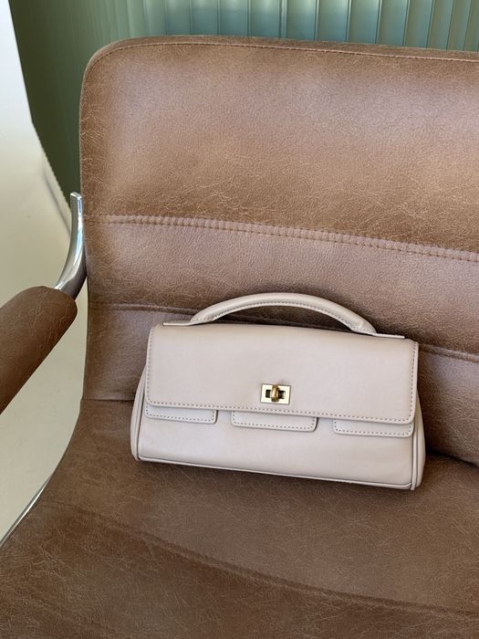 Трендовий шкіряний клатч