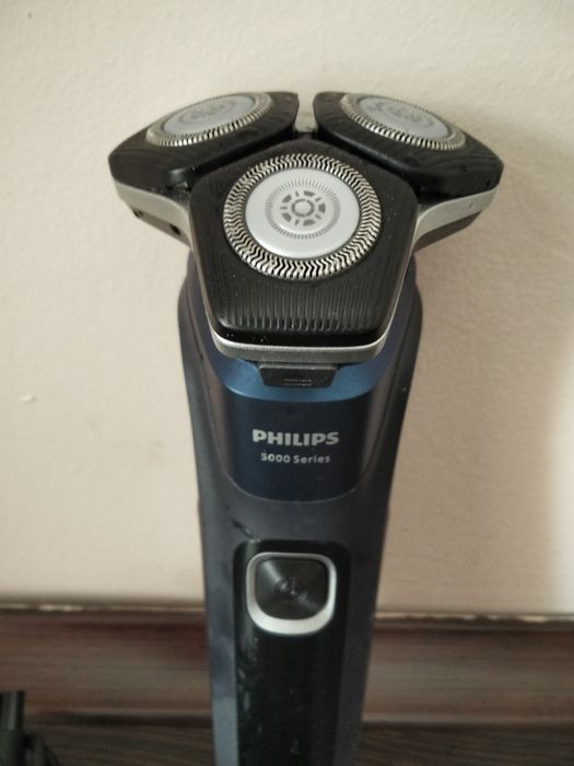 Електробритва Philips