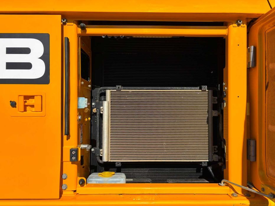 Гусеничний екскаватор JCB JS220 LC