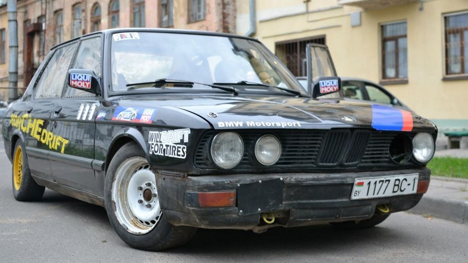BMW БМВ 520 1986 р.в. E28 E12 по запчастинм . разборка