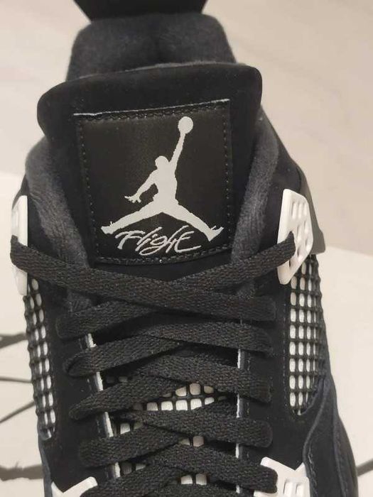 Jordan 4 Retro White Thunder Rozmiar  40