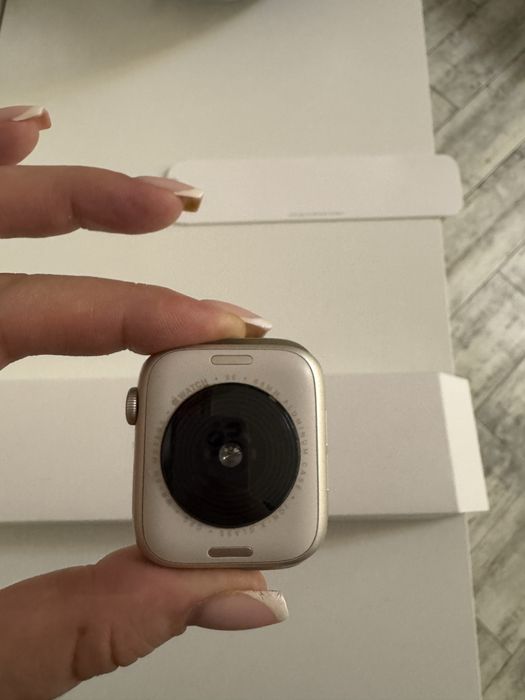 Продаю Apple Watch SE 2 44 мм GPS (Starlight) .
