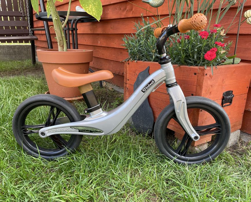 Rowerek biegowy do nauki równowagi