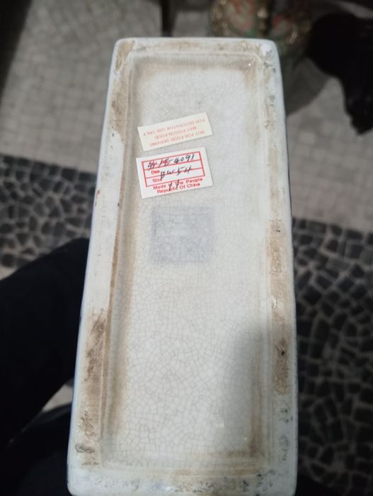 Porcelana chinesa com pequeno defeito visto na foto