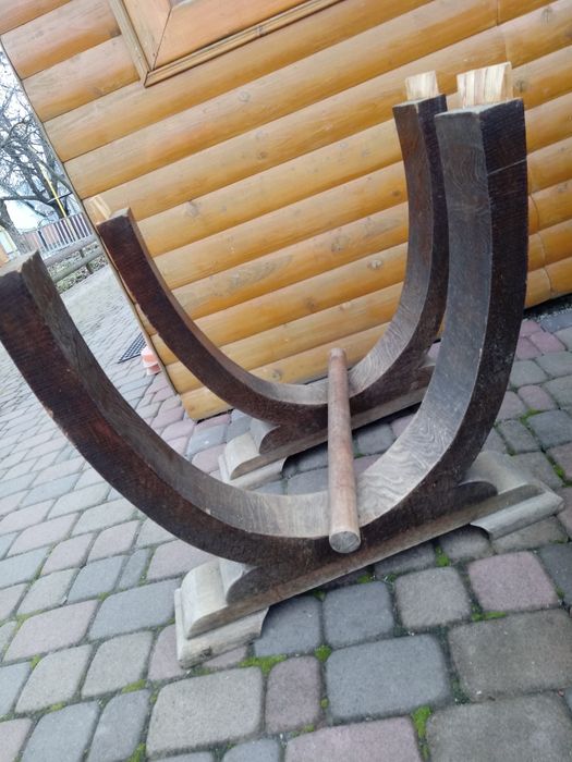 Старовинні ніжки для столу