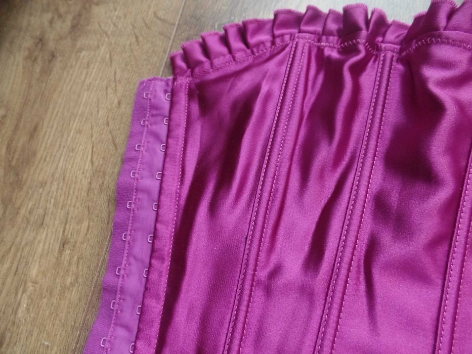 Fioletowy komplet bielizny - gorset i stringi R. M