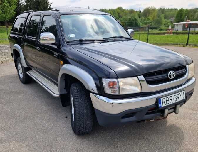 Разборка Toyota Hilux  бампер комплектний