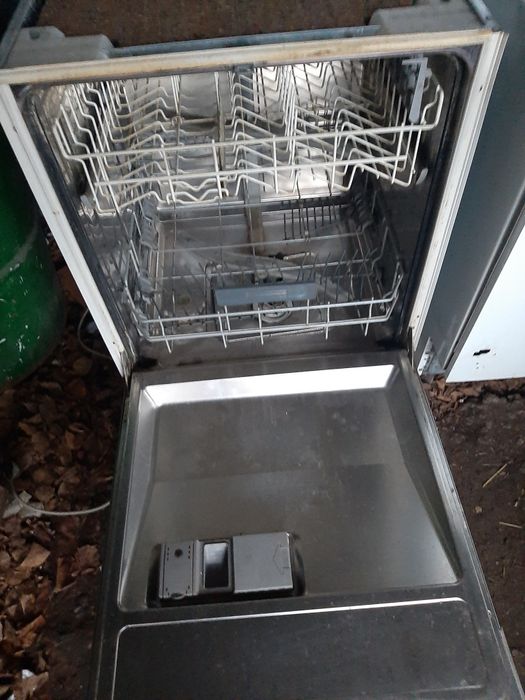 Посудомойка Аристон LSI 41 Сіменс SE 55591