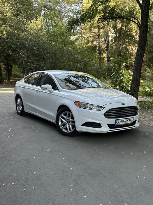 Ford Fusion 2013 рік 2.5л газ/бензин в хорошому стані