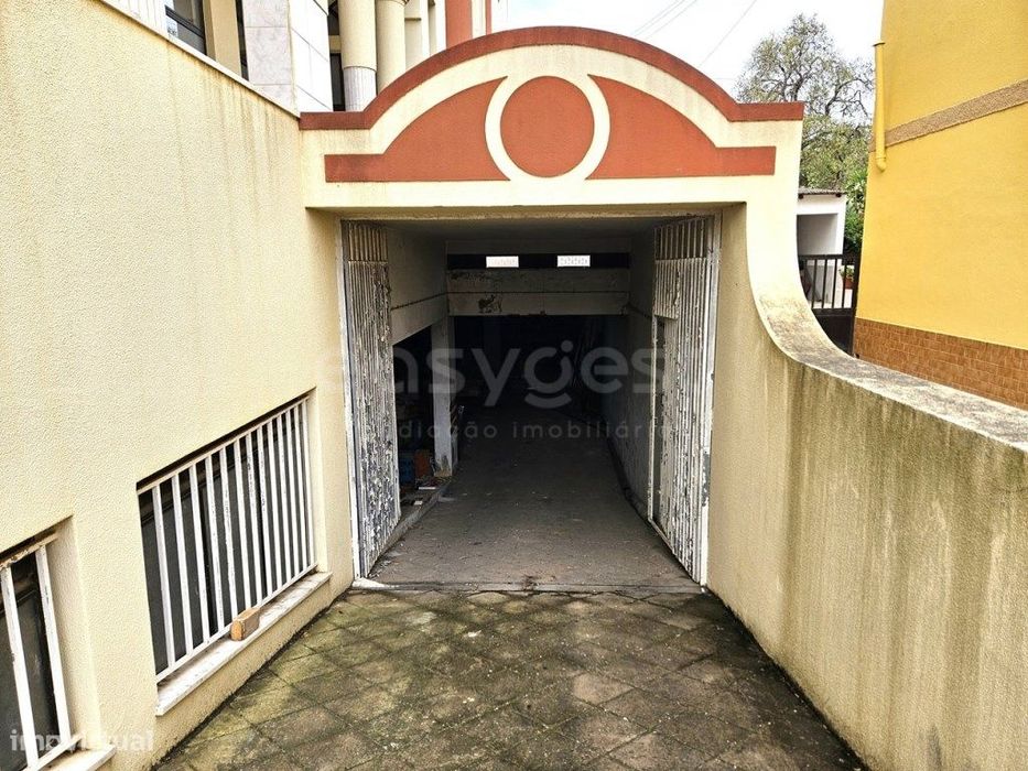 Armazém com área de 441 m2 em Ferragudo, Lagoa