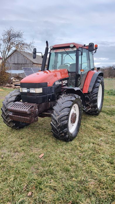 Ciągnik NEW Holland M 100, CASE