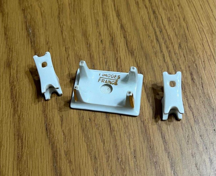 Conjunto de Miniaturas em Porcelana Limogès France – Mesa e 2 Cadeiras