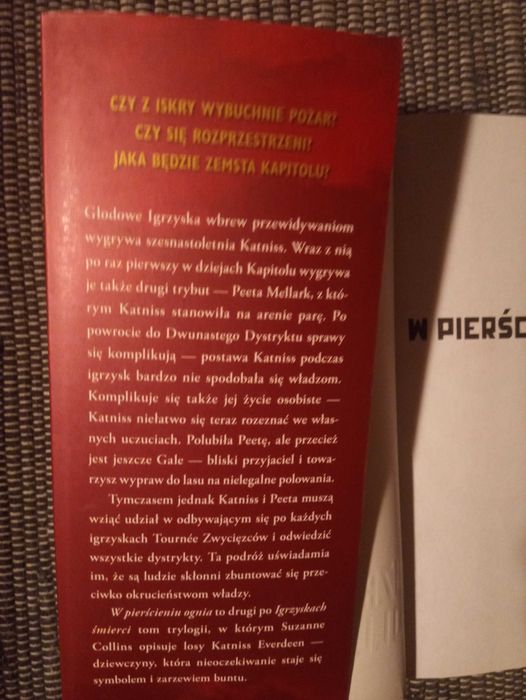 Książka pt. "W pierścieniu ognia" Suzanne Collins